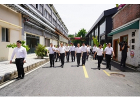 湛江市黨政代表團(tuán)赴佛山市考察——廣東省副省長(zhǎng)、湛江市委書記劉紅兵先生率考察團(tuán)蒞臨紅獅陶瓷總部參觀調(diào)研